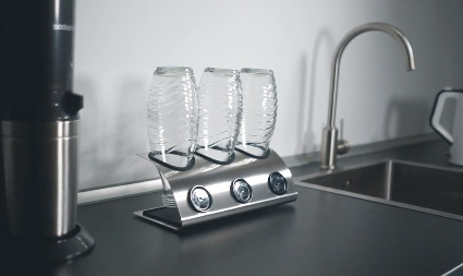 EasyDry Flaschengestell mit Crystal Flaschen in der Küche